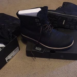 Men’s UGG winter boot. Size 12 worn once!!